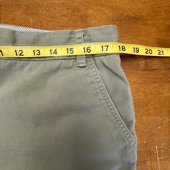 J. Crew Olive Green Women's Bermudas - Picture 4 of 6
